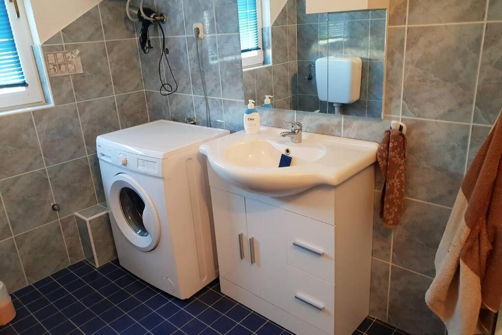Emi 1 Apartment Vir Dış mekan fotoğraf